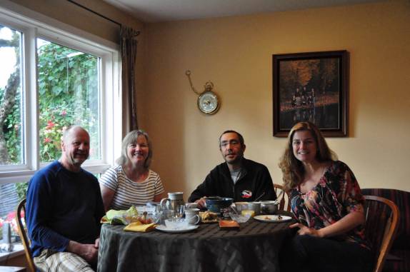 Café da manhã na casa do Len e da Irmi, em Chilliwack, interior da British Columbia. oeste do Canadá